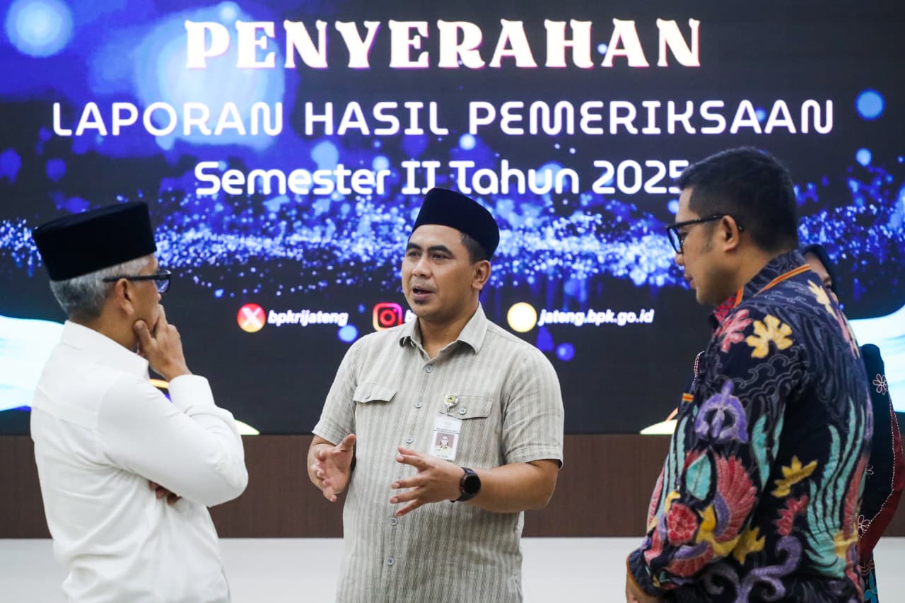 Wakil Gubernur Jateng Taj Yasin Maimoen saat menerima LHP BPK, Selasa 20 Januari 2026 (foto: Pemprov Jateng)