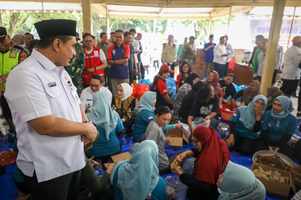 Wagub Jateng Taj Yasin Maimoen meninjau dapur umum di Kecamatan Juwana, Pati, Rabu 21 Januari 2026 (foto: Pemprov Jateng)
