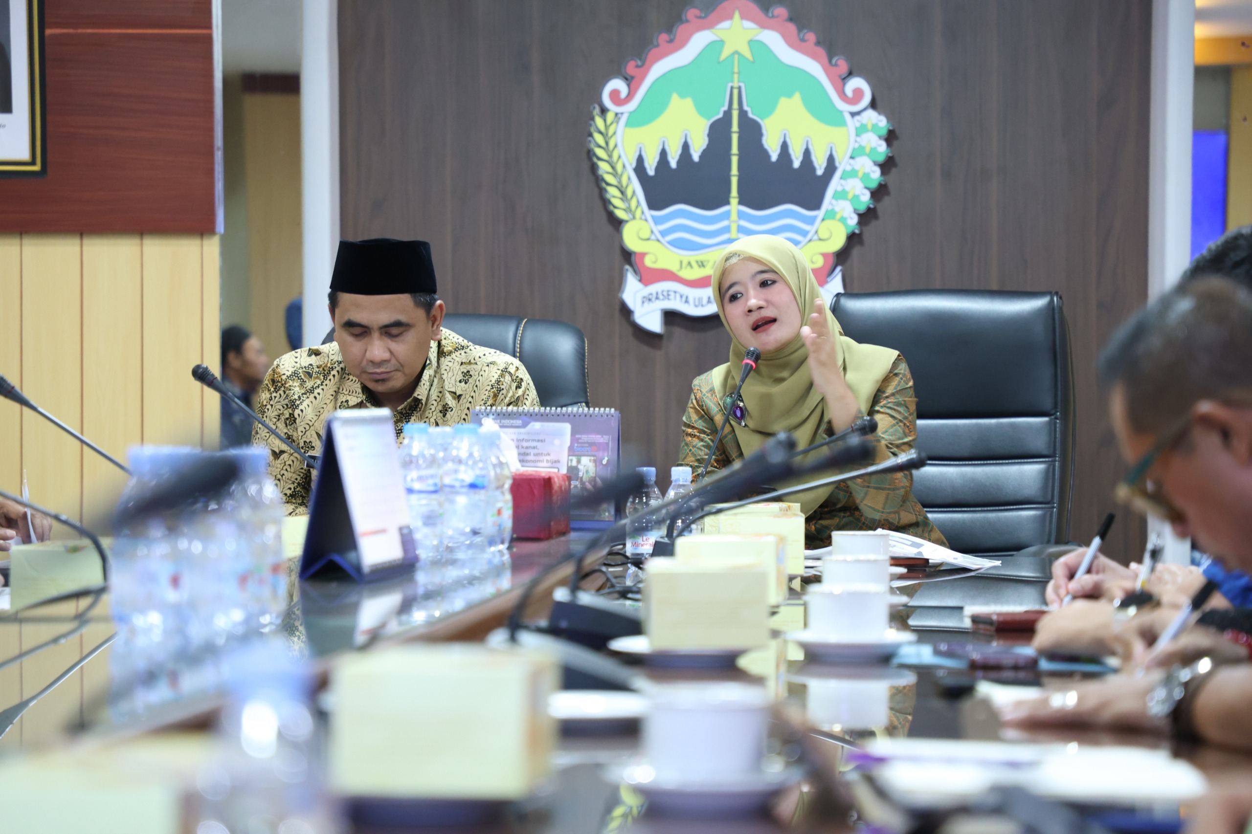Ketua Dekranasda Jateng Nawal Arafah Yasin bersama Wakil Gubernur Taj Yasin saat audiensi persiapan event Ramadan 2026 (foto: Pemprov Jateng)