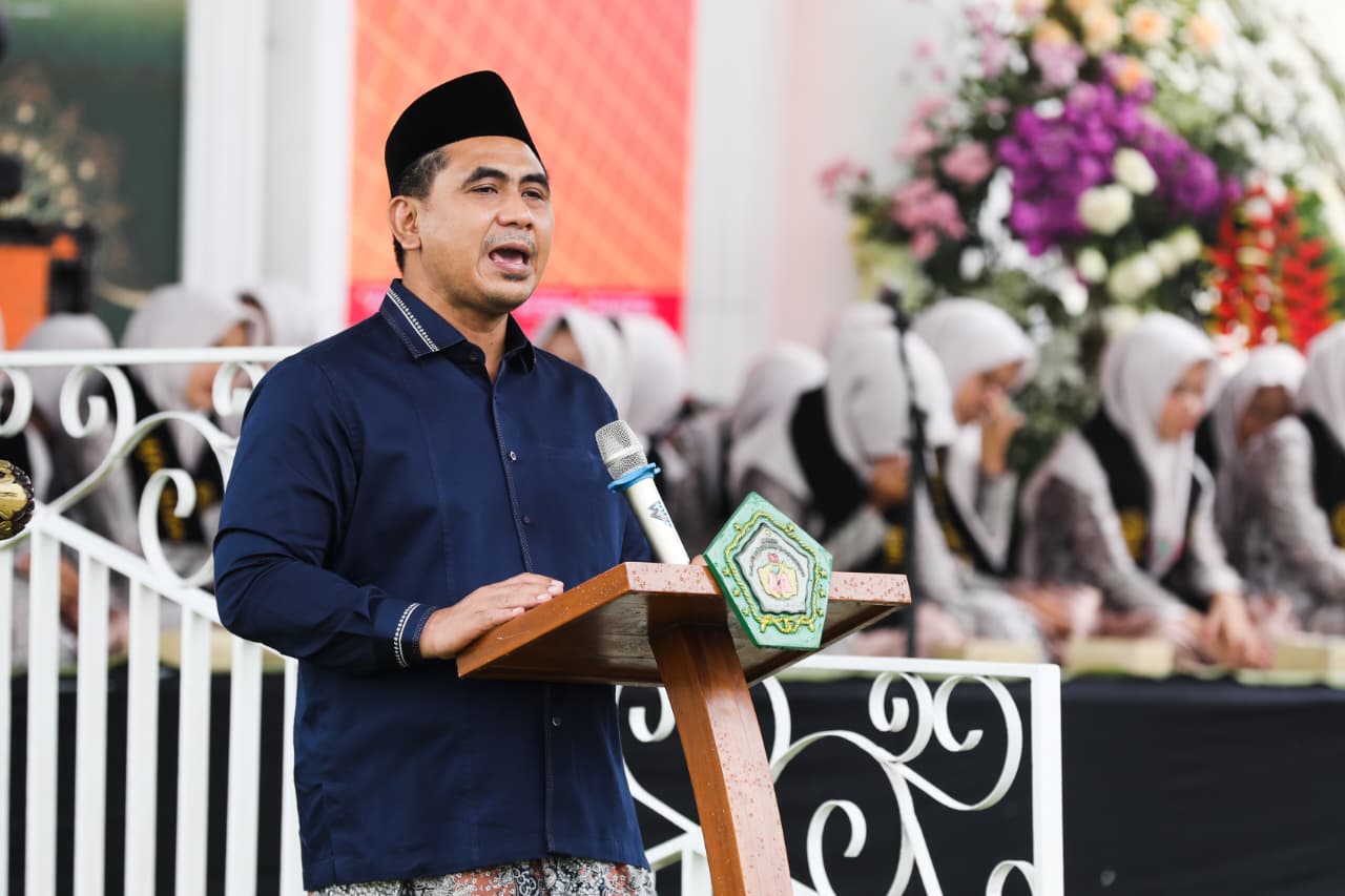 Wakil Gubernur Jateng Taj Yasin Maimoen memberikan motivasi kepada para santri di Kendal, Minggu 25 Januari 2026 (foto: Pemprov Jateng)