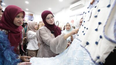 Ketua Dekranasda Jateng Hj. Nawal Arafah Yasin saat peluncuran Galeri Dekranasda Jepara di Gedung Islamic Center, Kamis 29 Januari 2026 (foto: Pemprov Jateng)