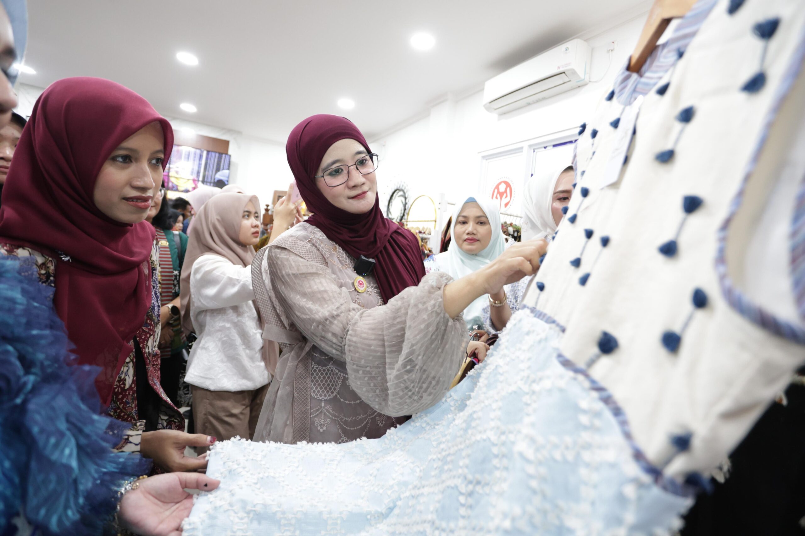 Ketua Dekranasda Jateng Hj. Nawal Arafah Yasin saat peluncuran Galeri Dekranasda Jepara di Gedung Islamic Center, Kamis 29 Januari 2026 (foto: Pemprov Jateng)