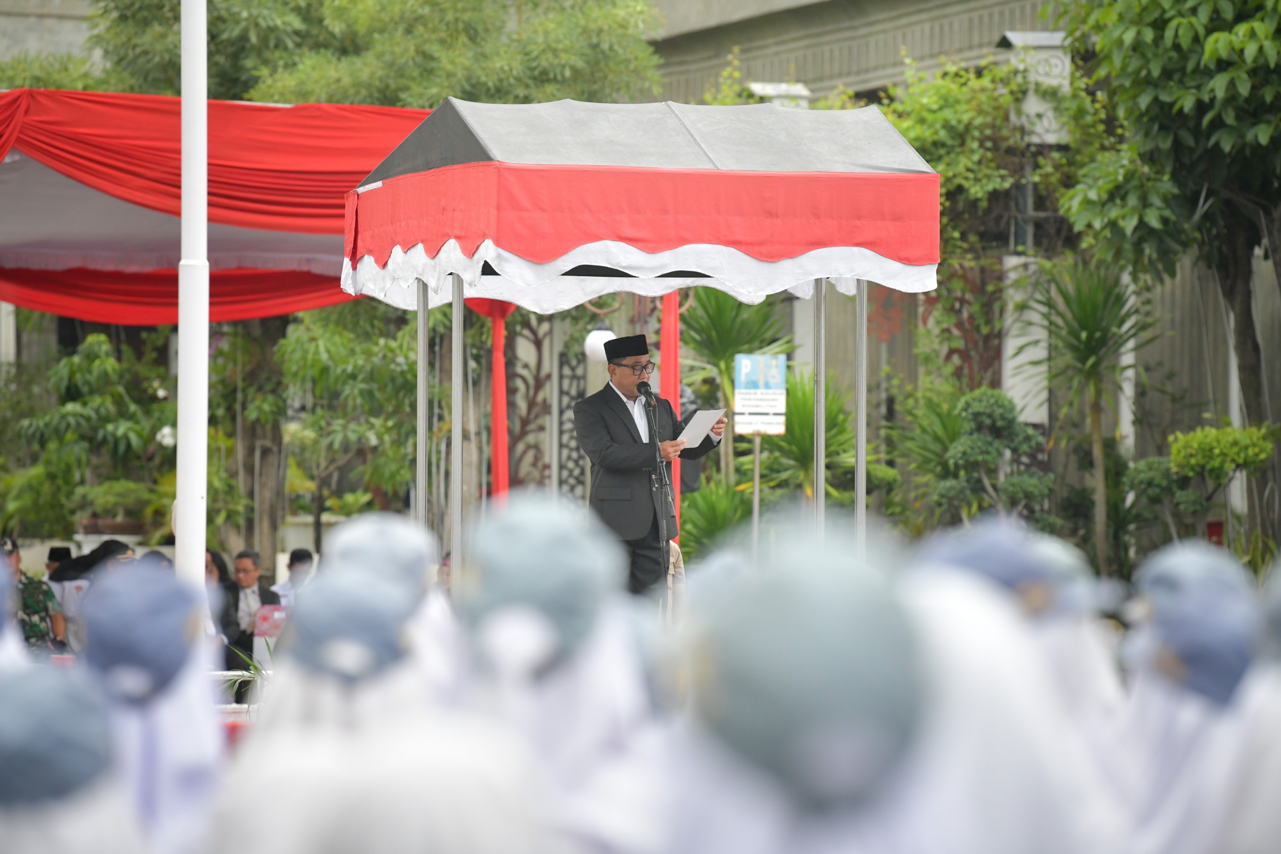 - Wakil Wali Kota Semarang, Iswar Aminuddin, saat mengumumkan perluasan Bisaroh pada Upacara HAB ke-80 (foto: Pemkot Semarang)