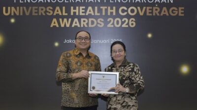 Wali Kota Semarang Agustina Wilujeng menerima UHC Award 2026 kategori Madya di Jakarta (foto: Pemkot Semarang)