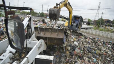Sampah menggunung di TPS Muktiharjo Kidul (foto: Pemkot Semarang)