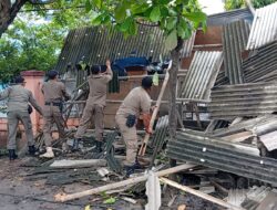 15 Lapak PKL di Pasar Kobong Ditertibkan, Drainase Dikembalikan ke Fungsi Asli