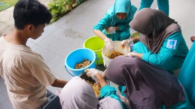 KomProMi: Inovasi Siswa MAN IC Pekalongan Olah Sampah Makanan Jadi Kompos