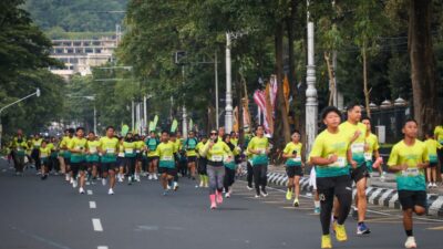 Peserta Sriboga Run kategori 5K berlari penuh semangat di Semarang, Minggu 1 Februari 2026 (foto: Pemprov Jateng)