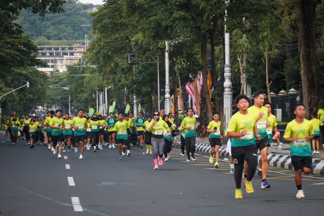Peserta Sriboga Run kategori 5K berlari penuh semangat di Semarang, Minggu 1 Februari 2026 (foto: Pemprov Jateng)