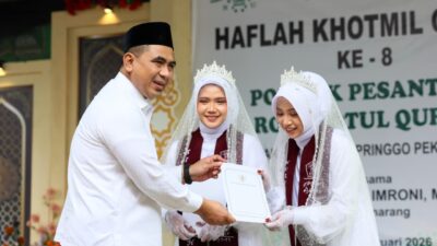 Wisuda Tahfidh Pekalongan, Gus Yasin: Bisyaroh Hafiz Wujud APBD Berkah