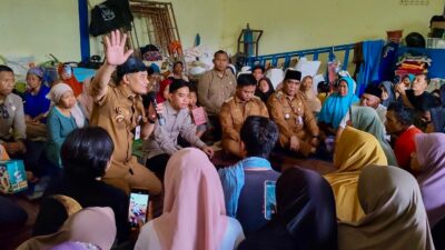 Wapres Gibran Rakabuming Raka bersama Gubernur Jateng Ahmad Luthfi meninjau rumah warga terdampak tanah bergerak di Desa Padasari, Jumat 6 Februari 2026 (foto: Pemprov Jateng)