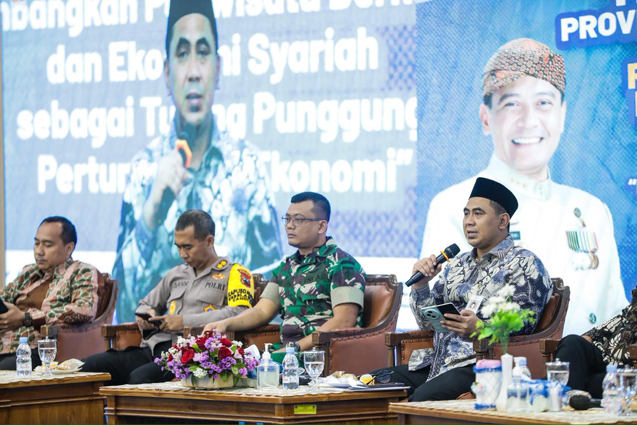 Wakil Gubernur Jateng Taj Yasin Maimoen memberikan pengarahan dalam Musrenbang 2026 di Semarang, Jumat 6 Februari 2026 (foto: pemprov jateng)