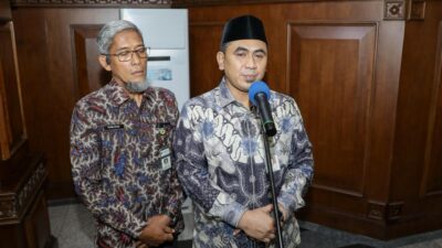Wakil Gubernur Jateng Taj Yasin Maimoen dan Sekda Jateng Sumarno memaparkan capaian ekonomi Jawa Tengah sepanjang 2025, Jumat 6 Februari 2026 (foto: Pemprov Jateng)
