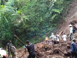 Pemkab Kendal Gerak Cepat Bersihkan Material Longsor di Sungai