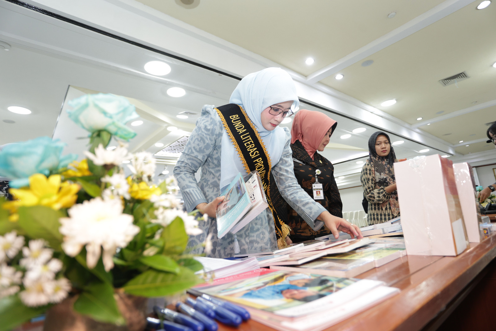 Bunda Literasi Jawa Tengah, Nawal Arafah Yasin, saat memaparkan target satu desa satu perpustakaan dalam Rakor Literasi di Semarang, Selasa 10 Februari 2026 (foto: Pemprov Jateng)