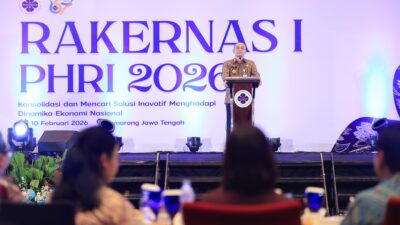 Gubernur Jawa Tengah Ahmad Luthfi membuka Rakornas I PHRI di Semarang, menegaskan peran hotel dan restoran dalam mendukung pariwisata, Selasa 10 Februari 2025 (foto: Pemprov Jateng)