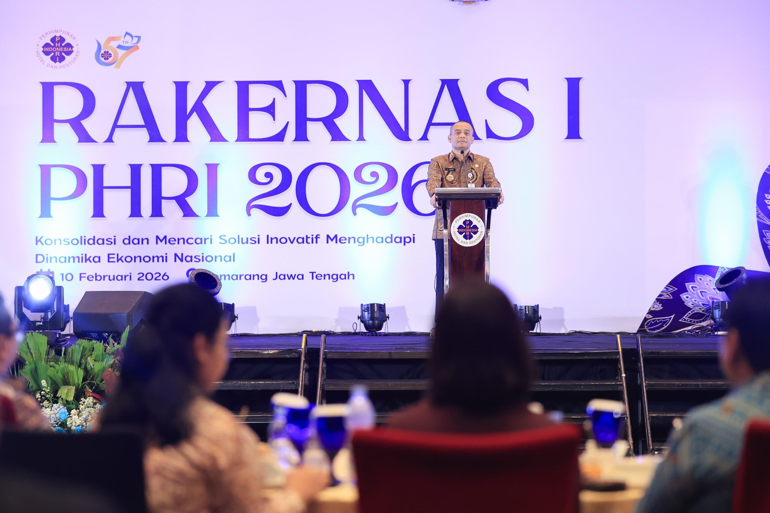 Gubernur Jawa Tengah Ahmad Luthfi membuka Rakornas I PHRI di Semarang, menegaskan peran hotel dan restoran dalam mendukung pariwisata, Selasa 10 Februari 2025 (foto: Pemprov Jateng)