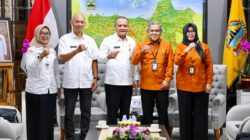 Gubernur Jawa Tengah Ahmad Luthfi bersama Kepala BPS Jateng Ali Said membahas kontribusi KEK dan KI terhadap ekonomi daerah, Rabu 11 Februari 2026 (foto: Pemprov Jateng)