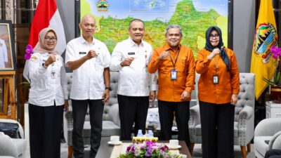 Gubernur Jawa Tengah Ahmad Luthfi bersama Kepala BPS Jateng Ali Said membahas kontribusi KEK dan KI terhadap ekonomi daerah, Rabu 11 Februari 2026 (foto: Pemprov Jateng)