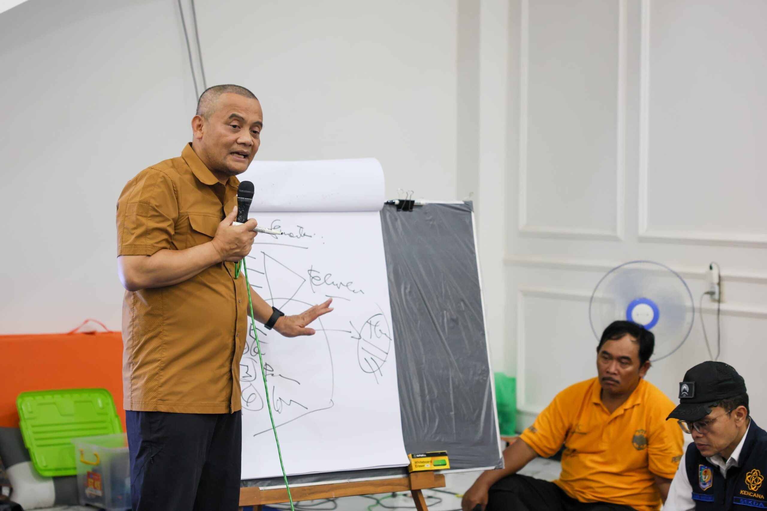 Gubernur Jawa Tengah Ahmad Luthfi ingin masyarakat terdampak bencana tanah gerak segera mendapatkan tempat relokasi (foto” Pemprov Jateng)