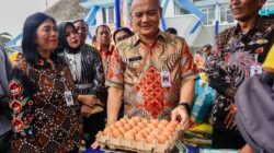 Gubernur Jawa Tengah Ahmad Luthfi meninjau Gerakan Pangan Murah di halaman Kantor TVRI Jawa Tengah, Semarang, Jumat 13 Februari 2026 (foto: Pemprov Jateng)