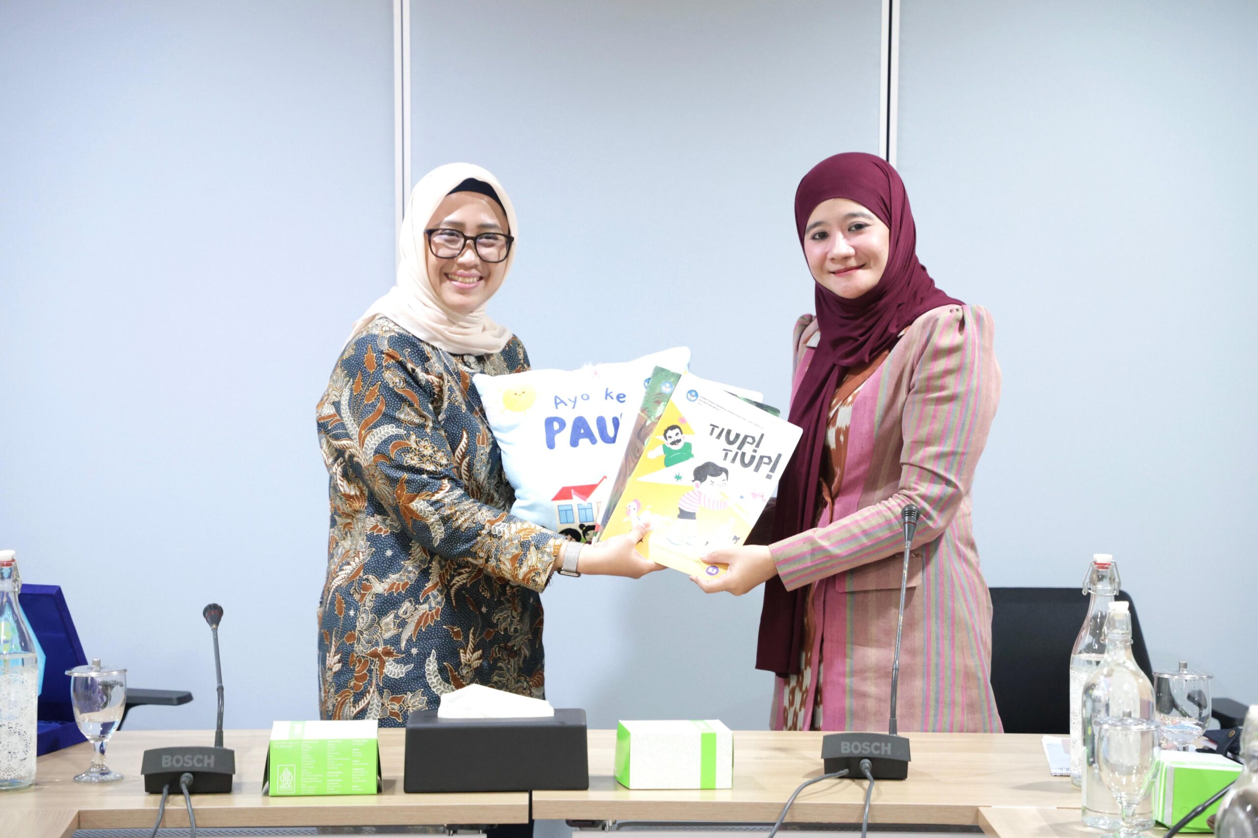 Direktur PAUD Kemendikdasmen RI Nia Nurhasanah mengapresiasi program unggulan Bunda PAUD Jateng (foto: Pemprov Jateng)