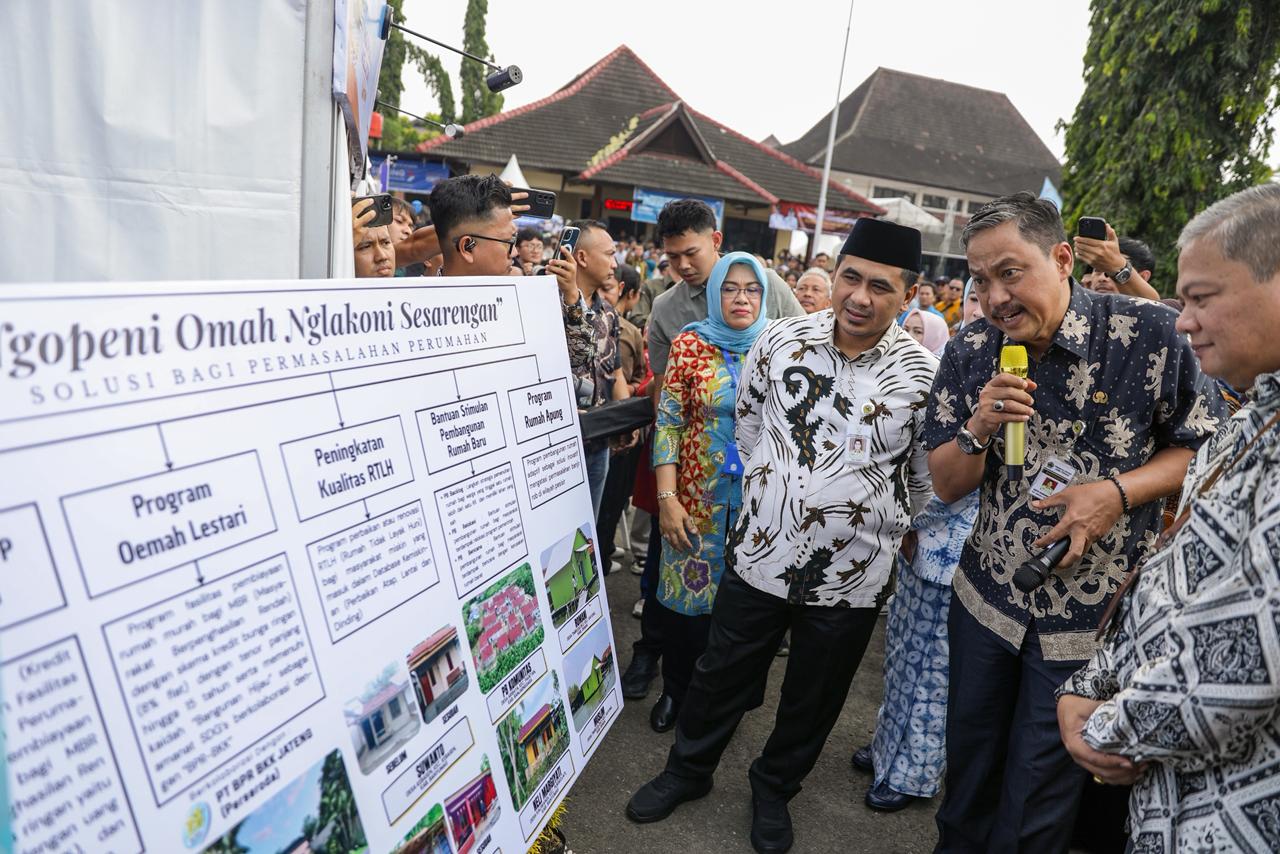Wakil Gubernur Jateng Taj Yasin Maimoen saat meluncurkan program “Ngopeni Omah Nglakoni Sesarengan” di Banyumas, Sabtu 14 Februari 2026 (foto: Pemprov Jateng)
