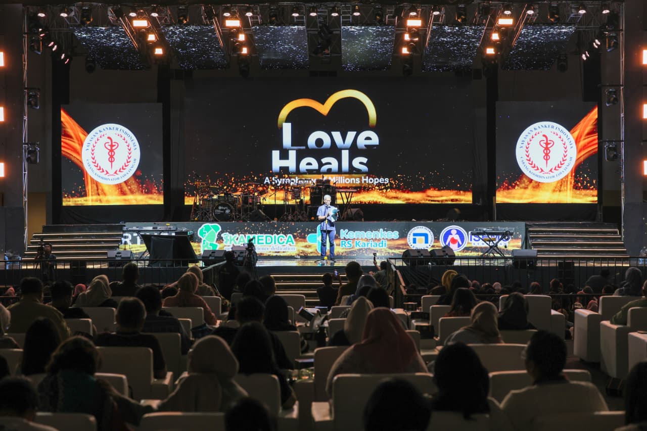 Konser amal Love Heals menghadirkan Kahitna untuk mendukung penyintas kanker di Jawa Tengah, Minggu 15 Februari 2026 (foto: Pemprov Jateng)