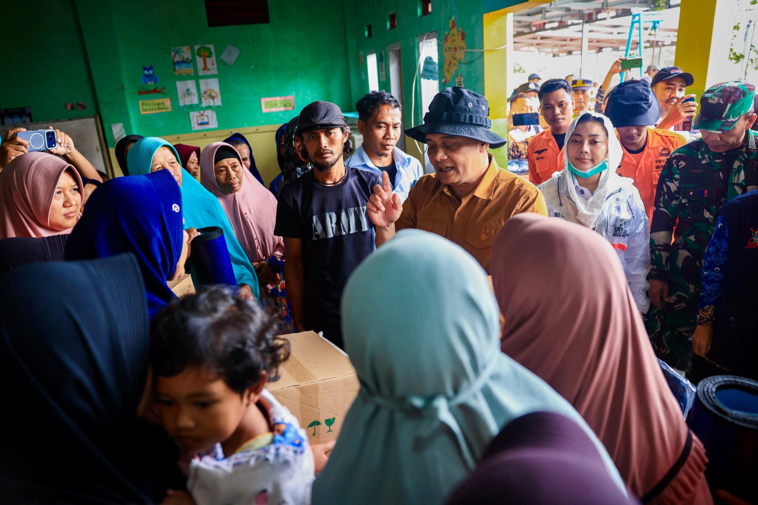 Posko kesehatan 24 jam di Desa Sridadi, Brebes, melayani pengungsi terdampak tanah Gerak (foto: Pemprov Jateng)