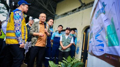 Gubernur Jateng Ahmad Luthfi meninjau pembangunan huntara modular di Desa Capar, Tegal (foto: Pemprov Jateng)
