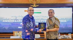 Gubernur Jawa Tengah Ahmad Luthfi bersama Dubes India Shri Sandeep Chakravorty saat membahas peluang investasi baru di Semarang, Kamis 19 Februari 2026 (foto: Pemprov Jateng)