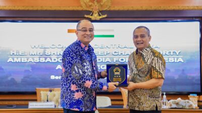 Gubernur Jawa Tengah Ahmad Luthfi bersama Dubes India Shri Sandeep Chakravorty saat membahas peluang investasi baru di Semarang, Kamis 19 Februari 2026 (foto: Pemprov Jateng)
