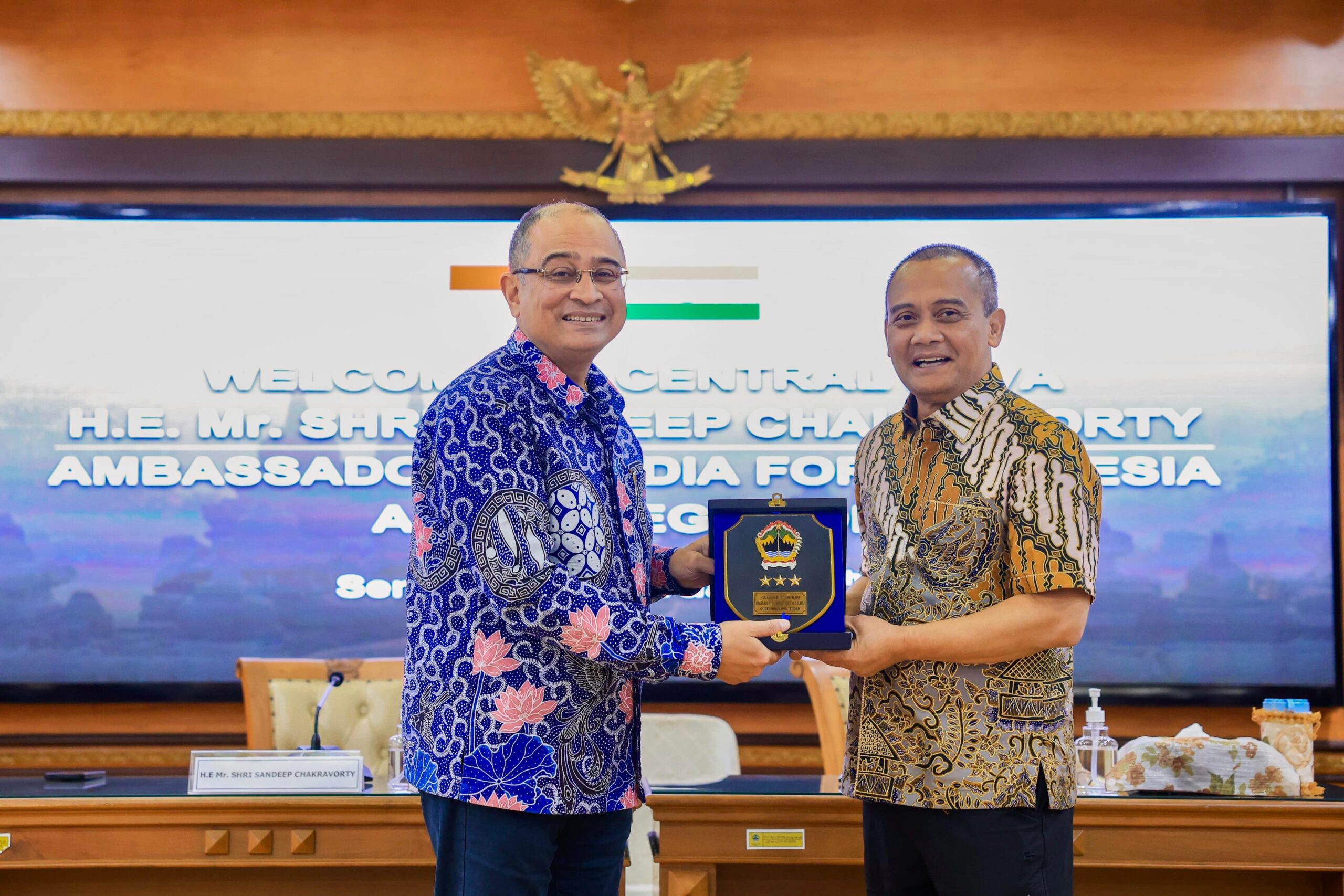 Gubernur Jawa Tengah Ahmad Luthfi bersama Dubes India Shri Sandeep Chakravorty saat membahas peluang investasi baru di Semarang, Kamis 19 Februari 2026 (foto: Pemprov Jateng)