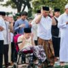 Gubernur Jateng Salat Id Bersama Putra Bungsu di Simpanglima