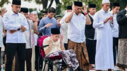 Gubernur Jateng Salat Id Bersama Putra Bungsu di Simpanglima