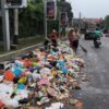 Viral Sampah Berserakan: DLH Semarang Akui Kelalaian, Tegur Sopir Truk Pembuang Sampah